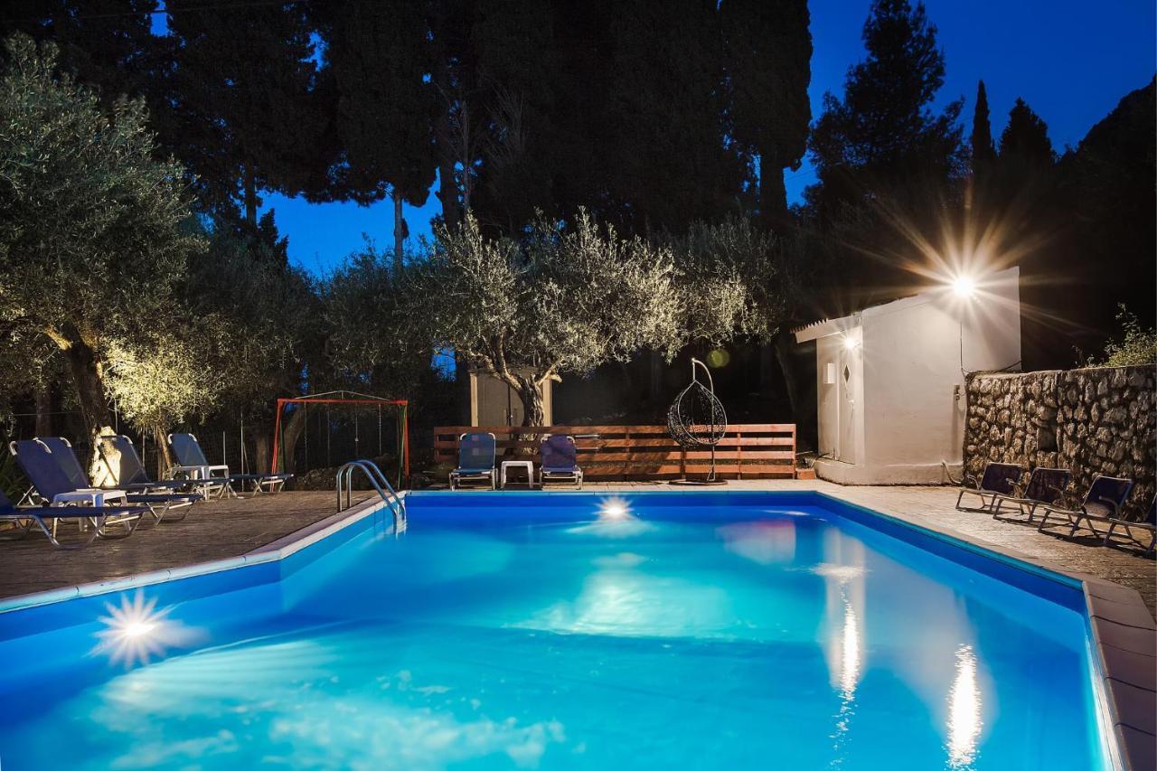 Olive Grove Poolside Apartments Benitses  Esterno foto