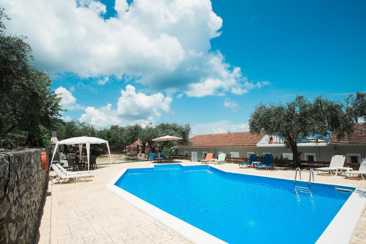 Olive Grove Poolside Apartments Benitses  Esterno foto