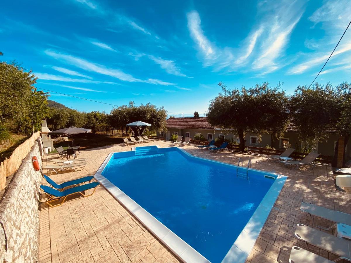 Olive Grove Poolside Apartments Benitses  Esterno foto