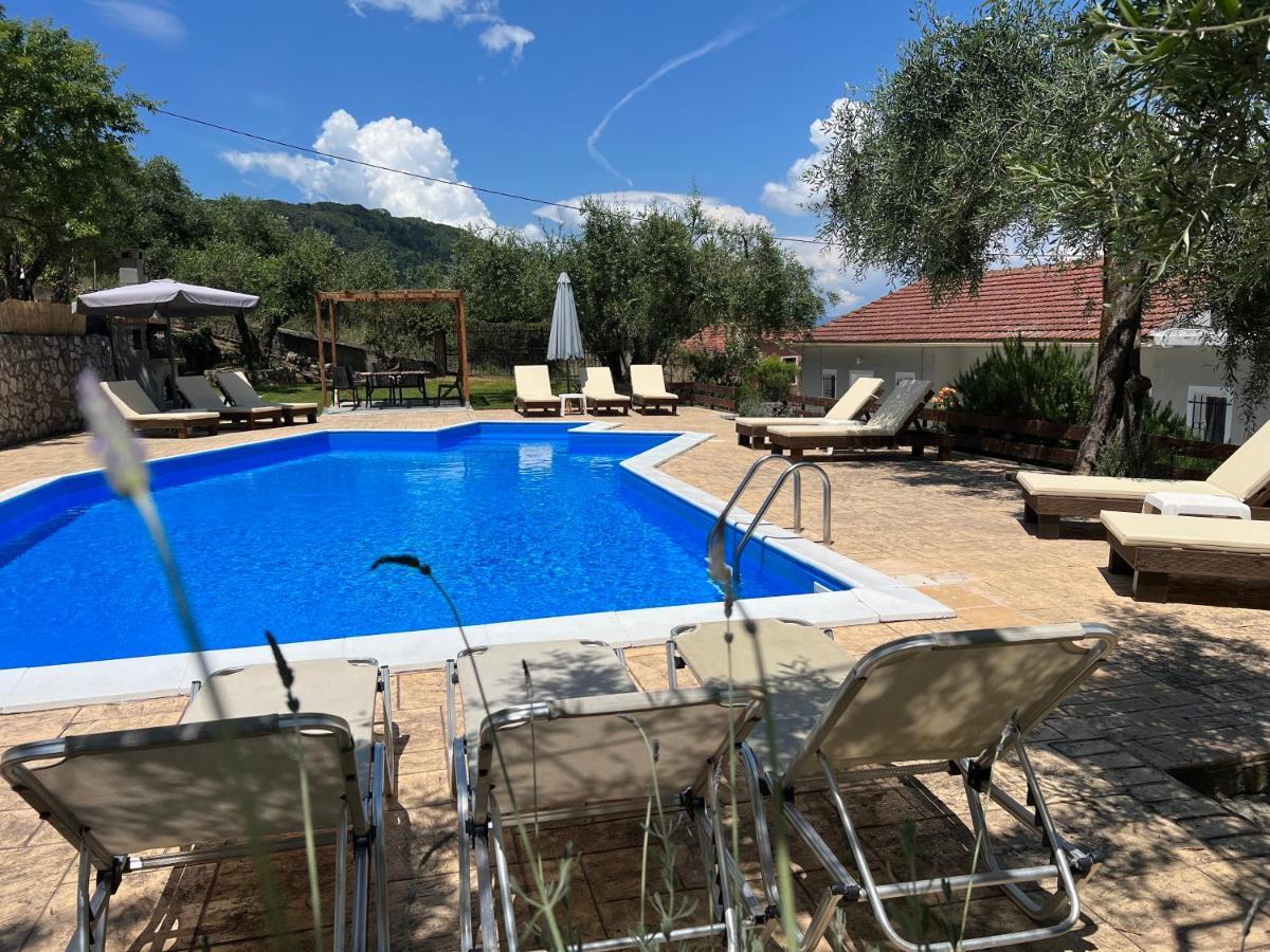 Olive Grove Poolside Apartments Benitses  Esterno foto