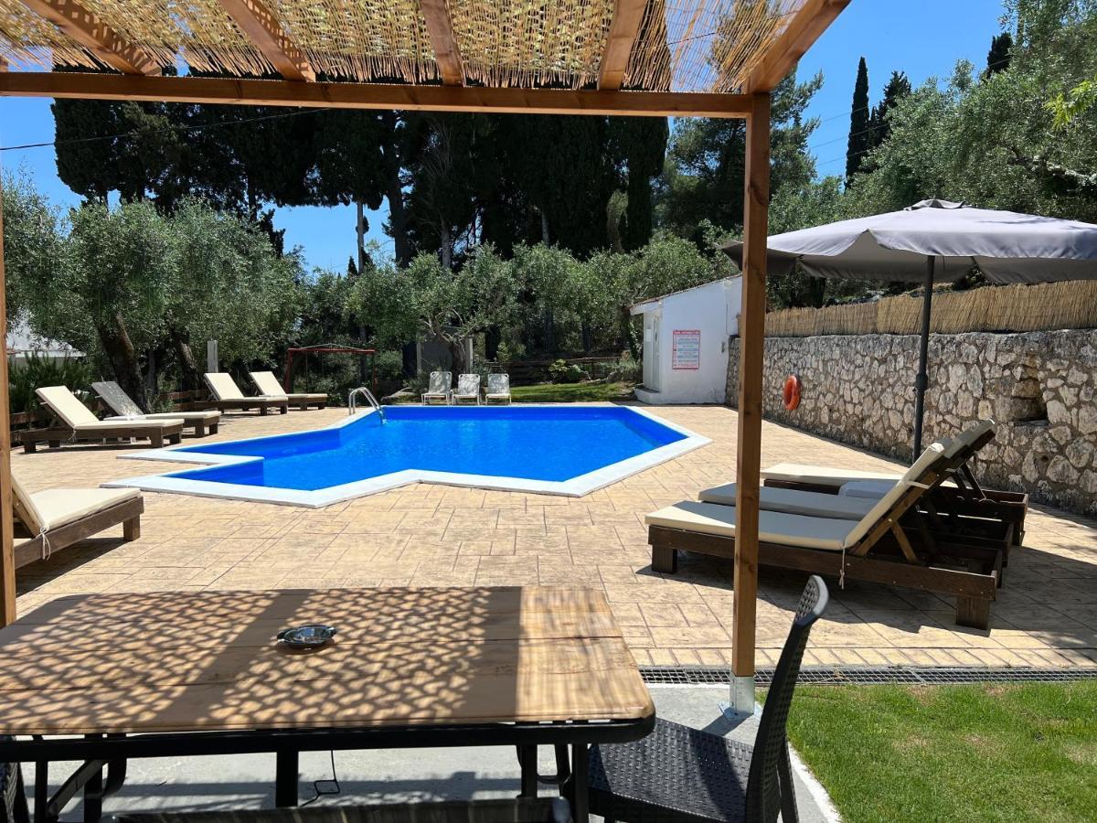 Olive Grove Poolside Apartments Benitses  Esterno foto