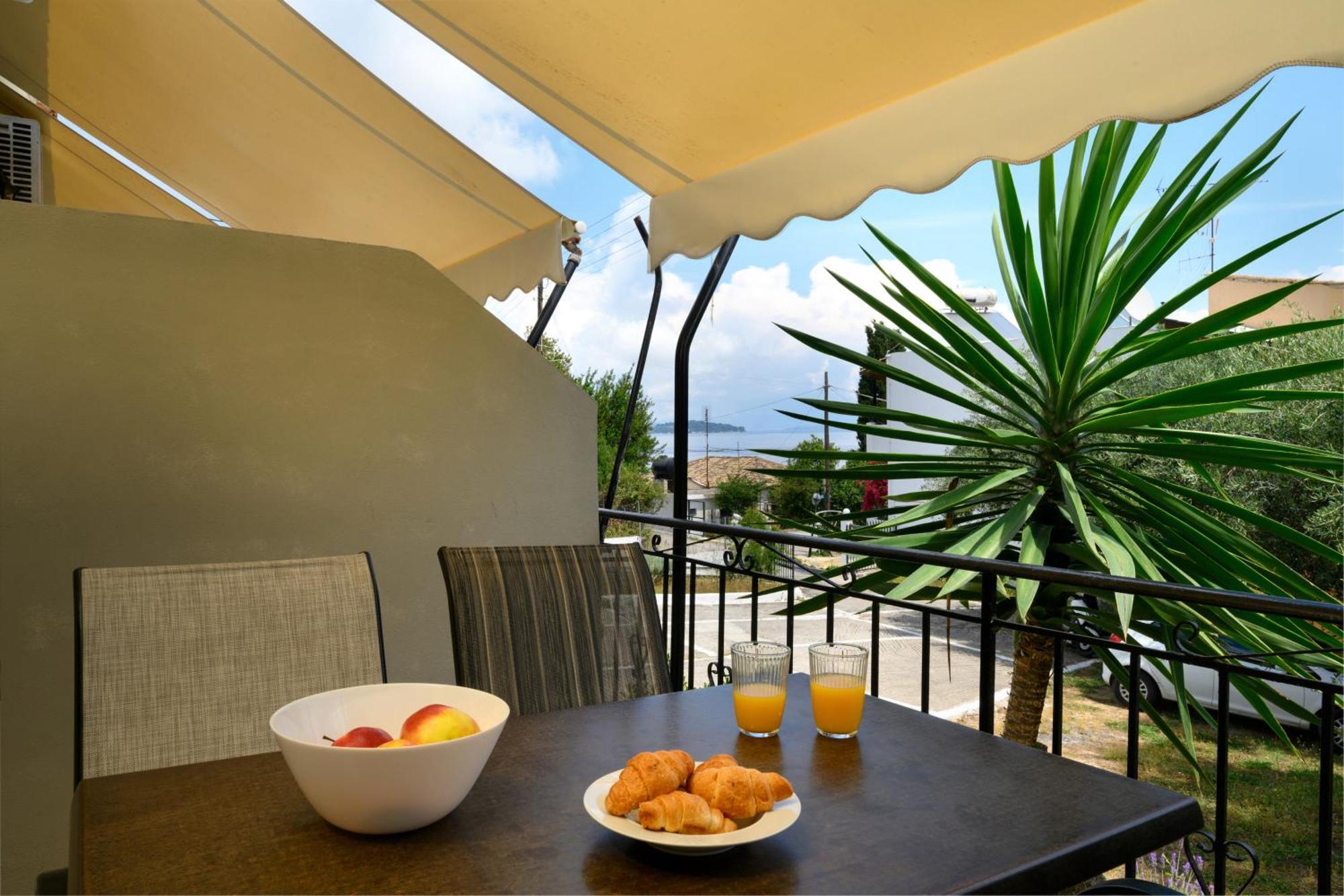 Olive Grove Poolside Apartments Benitses  Esterno foto