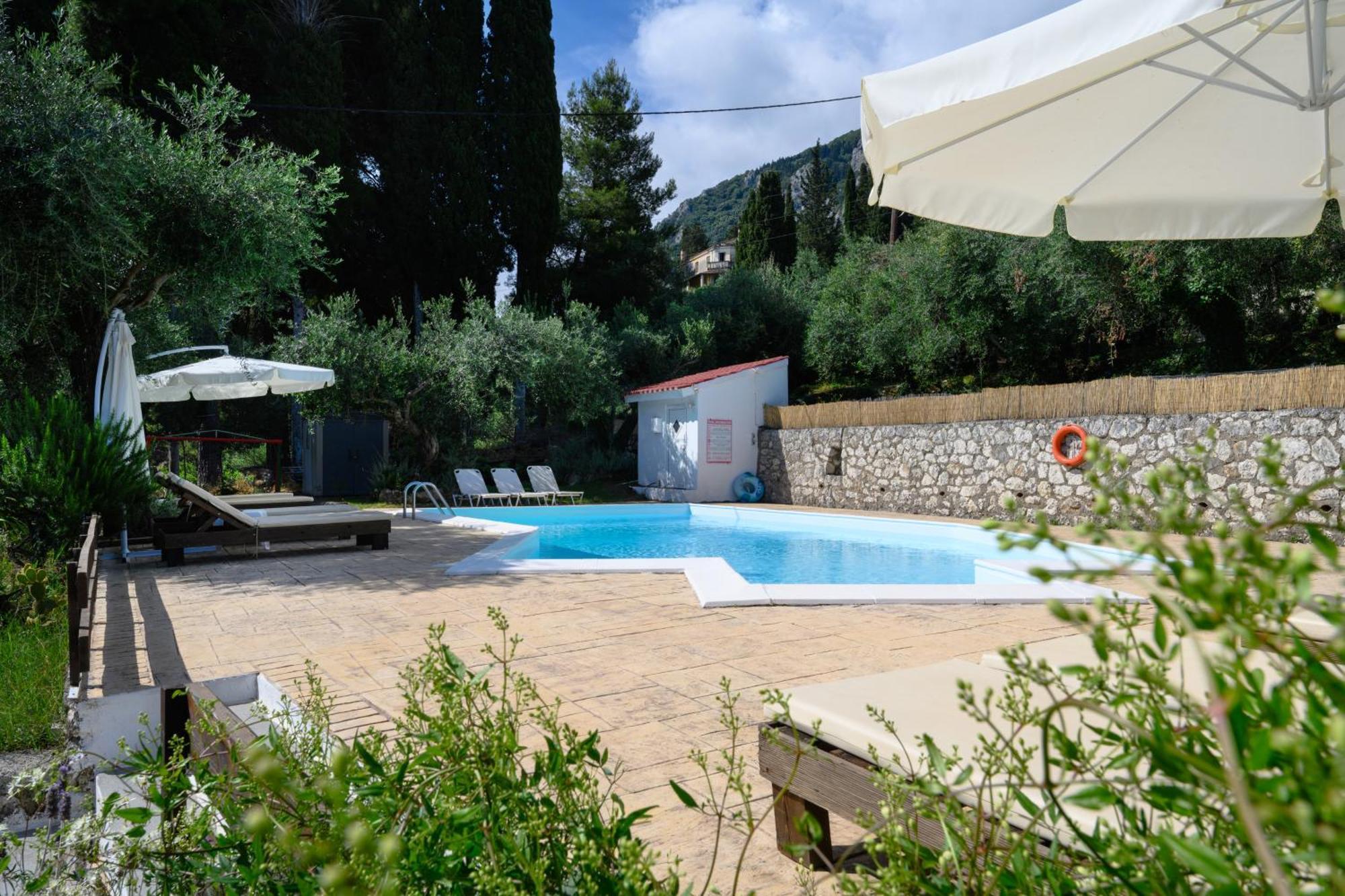 Olive Grove Poolside Apartments Benitses  Esterno foto