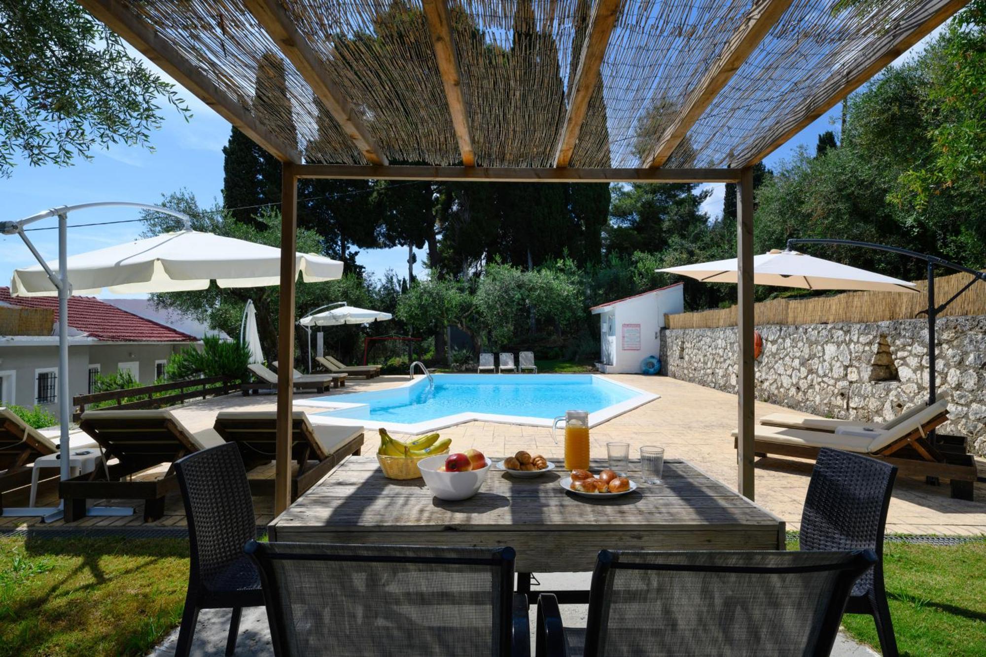 Olive Grove Poolside Apartments Benitses  Esterno foto