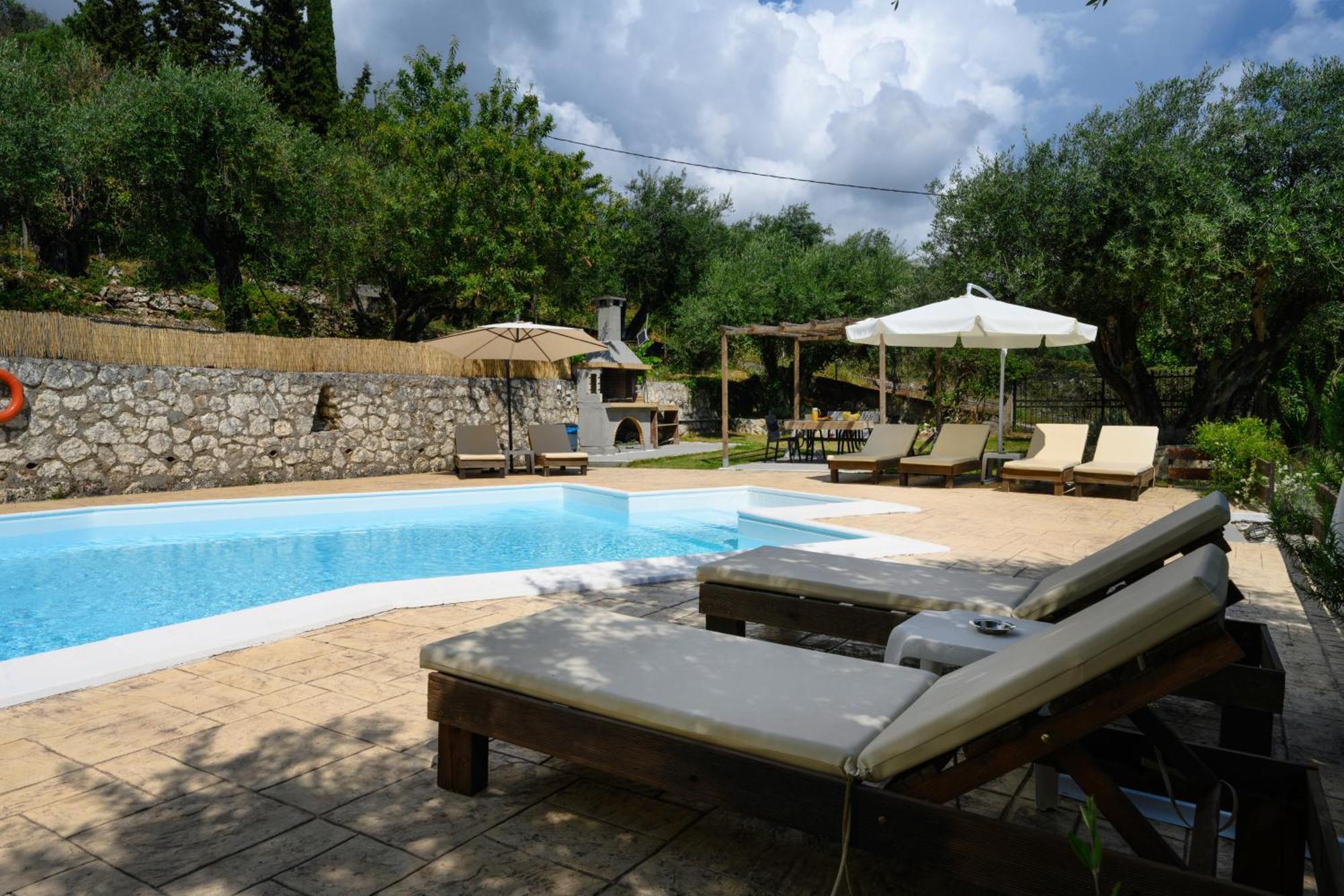 Olive Grove Poolside Apartments Benitses  Esterno foto