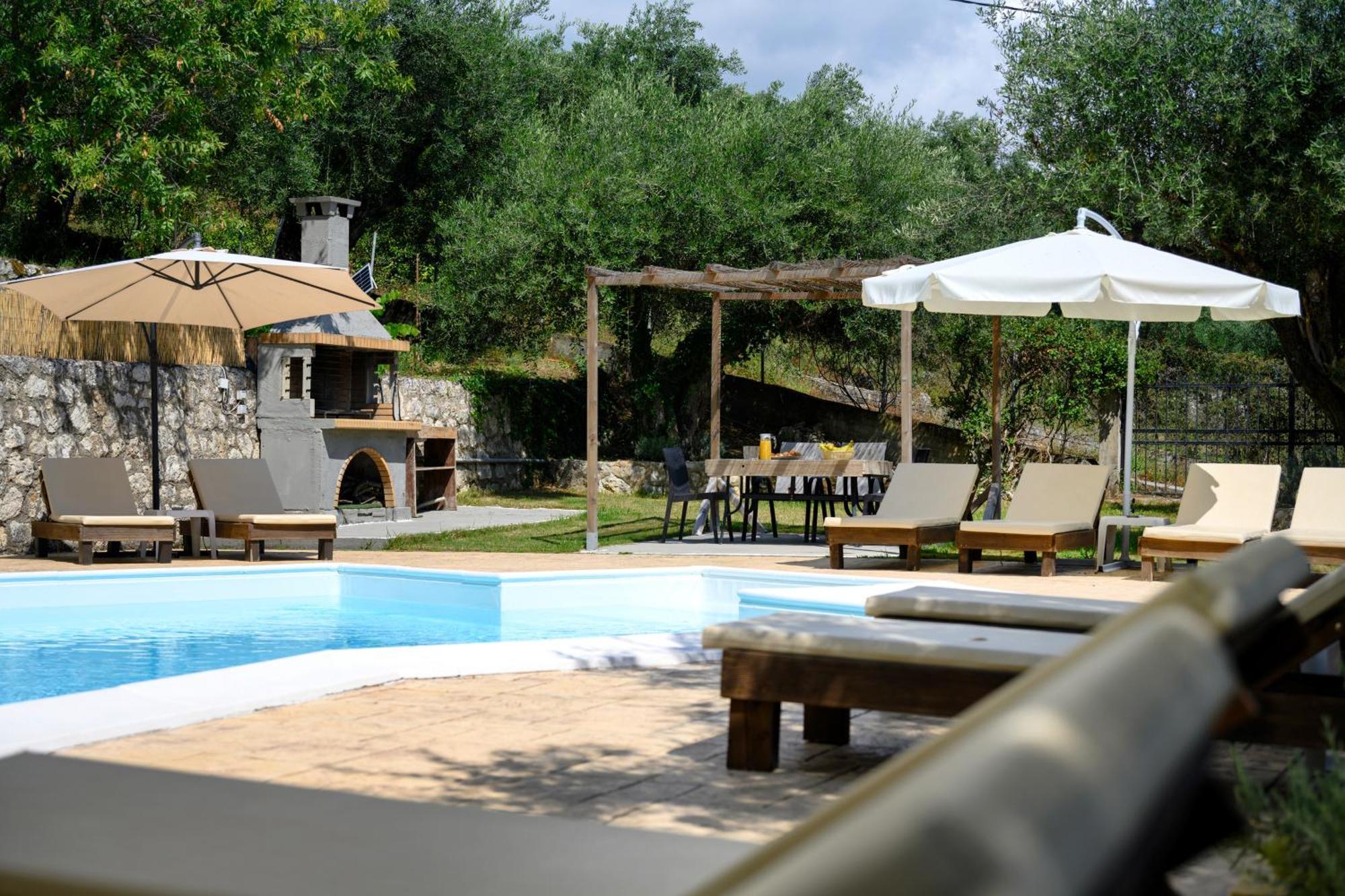 Olive Grove Poolside Apartments Benitses  Esterno foto