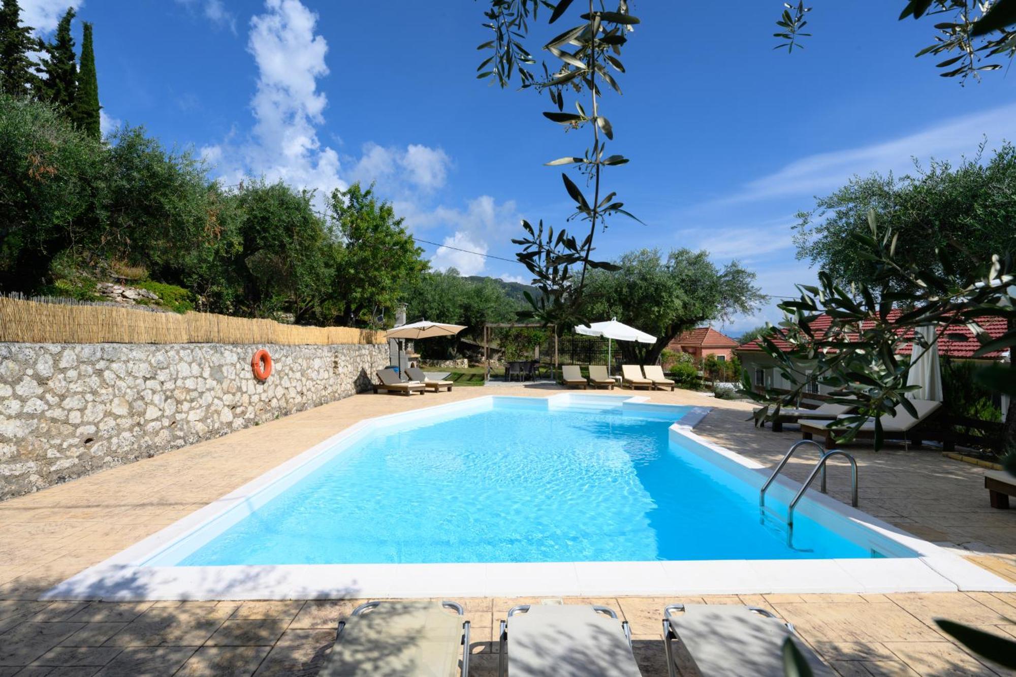 Olive Grove Poolside Apartments Benitses  Esterno foto