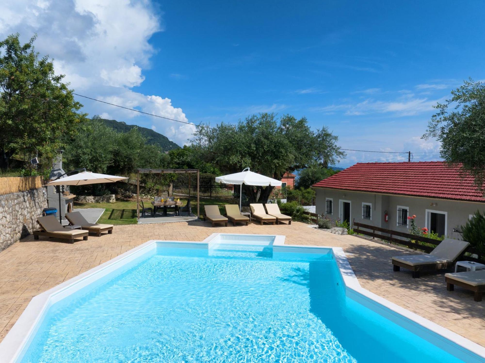 Olive Grove Poolside Apartments Benitses  Esterno foto
